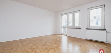 Wysoki parter z balkonem