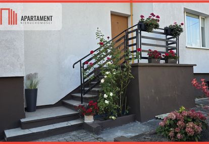 Dom - połowa z ogrodem, garażem, piwnicą