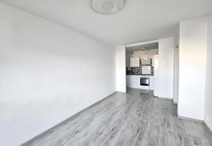 Komfortowe, mełe, na starym osiedlu- i piętro