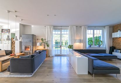 Rodzinny dom wolnostojący z ogrodem sosnowym