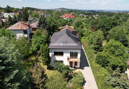 Dom mieszkalny, trzykondygnacyjny