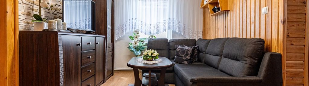 Mieszkanie o pow. 42,49m, wiata, garaż, komórka