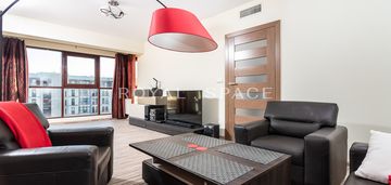Apartament w garden residence z widokiem na ogród