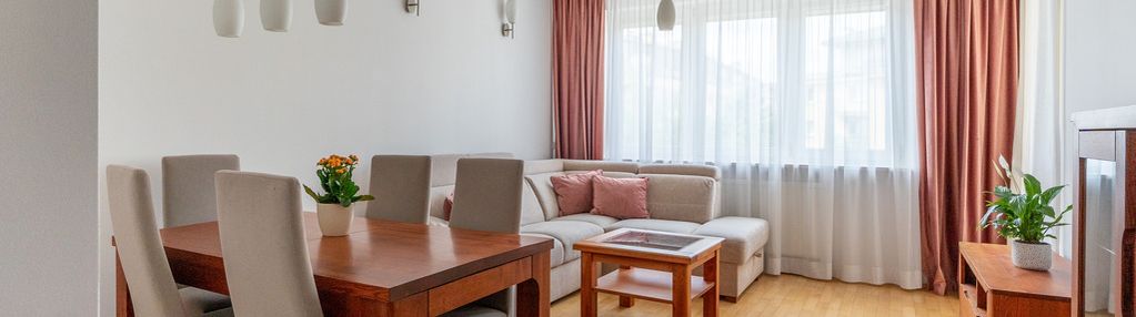 Blisko metra, ciche, przytulne i funkcjonalne