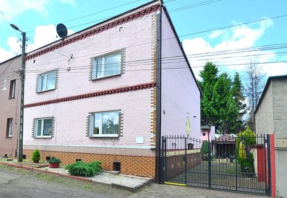 Dom, który łączy ciszę przedmieść z wygodą miasta