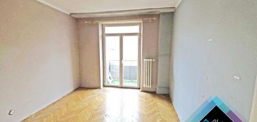 Przestronne 2 pokoje w ścisłym centrum z parkingiem