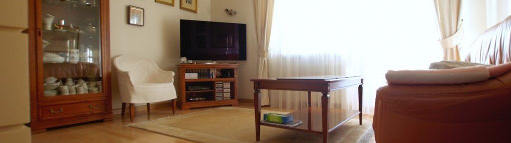 Dwupoziomowe mieszkanie z garażem, centrum