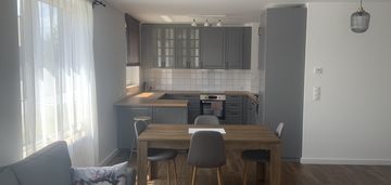 Dwupoziomowy, umeblowany apartament z tarasem