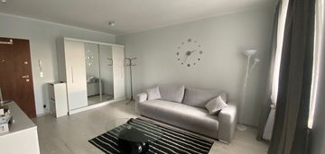 Nowoczesna kawalerka na gumieńcach