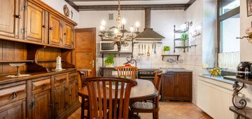 Przestronna, klimatyczna willa w sercu milanówka