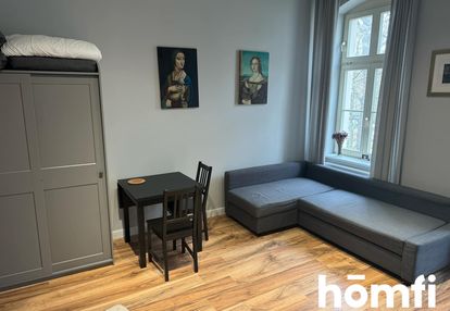 Ekskluzywna kawalerka w neoklasycznym pałacu graua