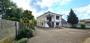 Dom wolnostojący + budynek gosp. + duża działka