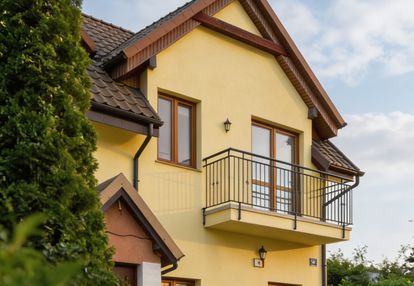 Dom przy skm – pewny najem i działalność