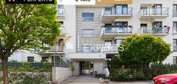 Duży taras | blisko pętli tramwajowej | słoneczne