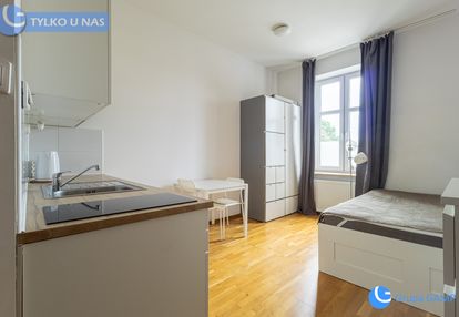 Studio 19m2 *aleja 29 listopada* całość 2350 zł!