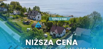 Dom z linią brzegową jeziora dzierzgoń
