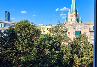 Rozkład-świeżo po remoncie-miejskie-balkon-zieleń