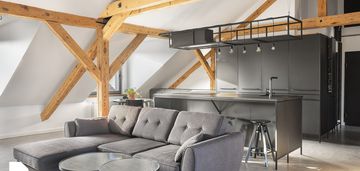 Loftowe poddasze z dużym tarasem, tuż przy arenie