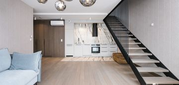 Dwupoziomowy, wykończony apartament z tarasem