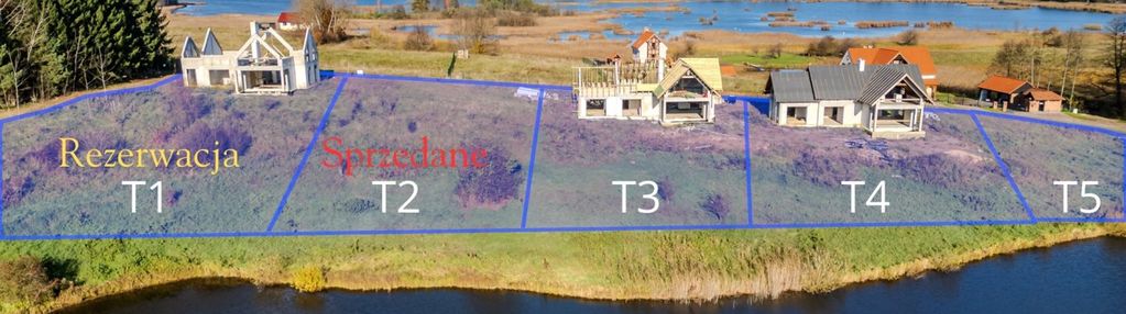 Dom zanurzony w warmińskim krajobrazie