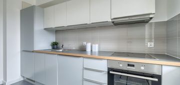 Kawalerka z oddzielną kuchnią i garderobą