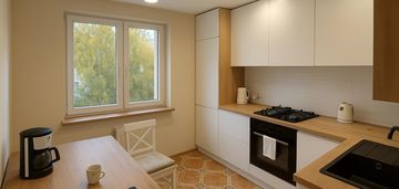 Przestronne mieszkanie 59m2, 3 pok. super lokalizacja, balkon loggia