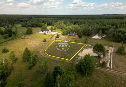 Urokliwa działka na polance, wokół lasy.