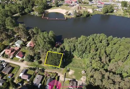 Działka nad jeziorem