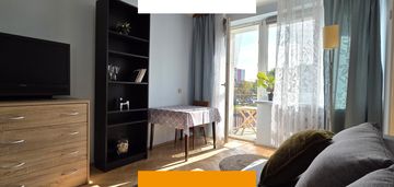 Os. piaski kawalerka blisko centrum 22 m2, parking