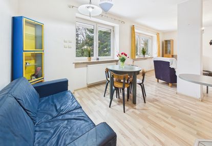 2 pokoje, duże okna, ogródek, garaż, piwnica