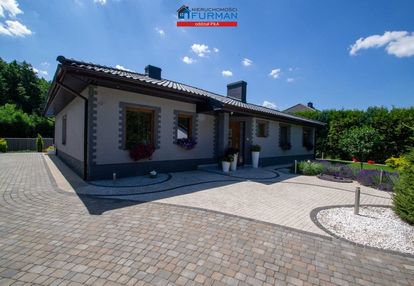 Dom z basenem w chodzieży