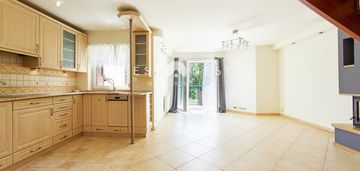 Dwupoziomowe słoneczne mieszkanie z gar