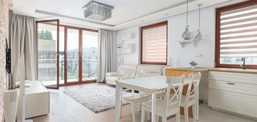 Słoneczne, duży balkon, funkcjonalnie wyposażone !