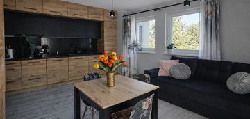 Nowoczesne 2-pokojowe mieszkanie z ogródkiem skoki