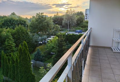 2 pokoje z miejscem postojowym i balkonem
