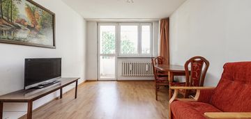 *rozkładowe przy wejściu do metra trocka*