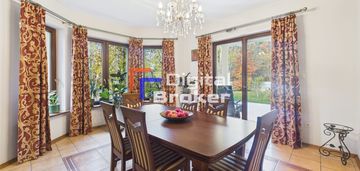 Dom w otulinie lasu – cisza, przestrzeń i spokój