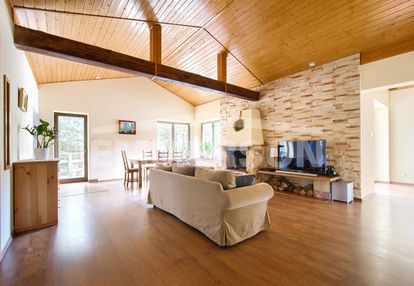 Piękna posiadłość pod lasem