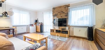 Jasne mieszkanie z widokiem na miasto.