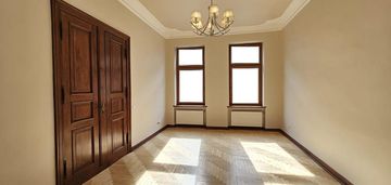 4pok. 104m2, balkon, p.1/3, centrum