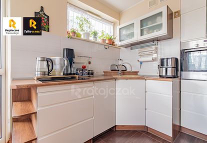 2 pokoje, hala garażowa, komórka lok.