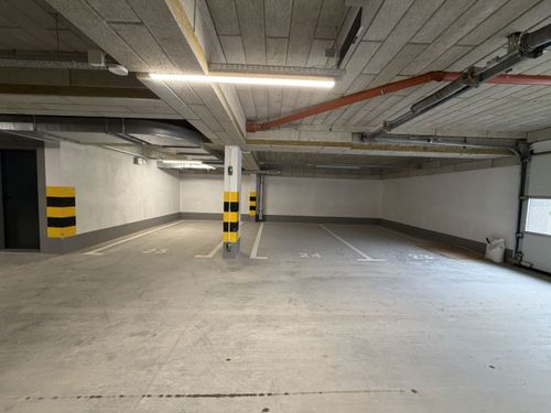 Jedyna kawalerka z miejscem parkingowym/halą garaż