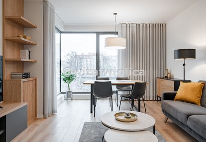 Cisza w centrum z widokiem na rzekę