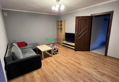 Trzy pokoje z oddzielną kuchnią blisko pałacu