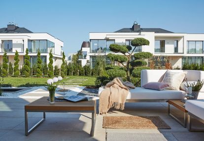 Nowoczesna bryła i duże przeszklenia, wysokość 3,2