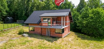 Dom pod lasem na widokowej działce