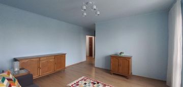 | bezpośrednio przy metrze | nowa kuchnia |