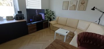 Mieszkanie w bocznej ulicy nowego miasta