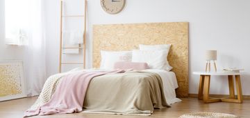 Kawalerka przy tramwaju i stacji kd