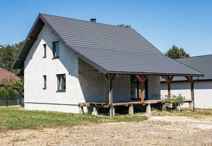Na sprzedaż dom z dużym garażem!